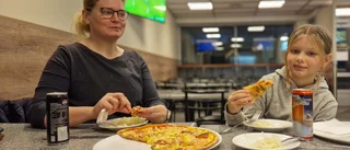 Elin heter succén på lokala pizzerian – och här är Elin
