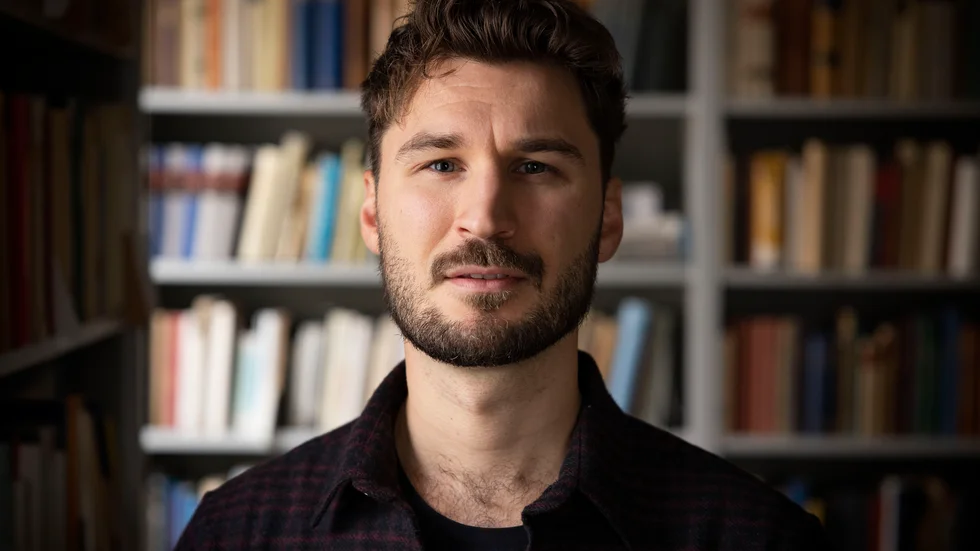 Carl Öhman, 33, pluggade sociologi och litteraturvetenskap på Uppsala universitet. Efter några år i England på Oxford university bor han nu i Lindbacken i Uppsala. 