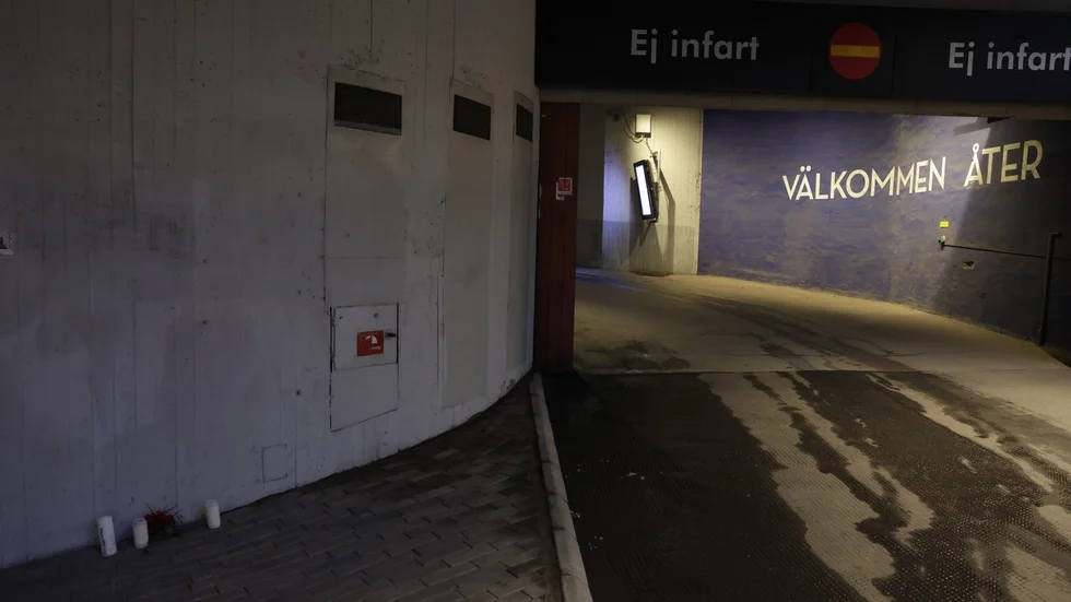 Parkeringshuset där en man i 20-årsåldern dödades i centrala Norrköping på torsdagskvällen. En film som påstås visa mordet sprids i sociala medier.