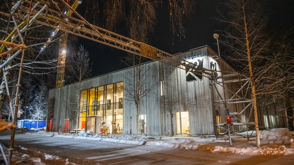 T2 Industriskola ligger i denna byggnad på Campus Skellefteå. Här bedriver T2 vuxenutbildningar och de gymnasiala teknik- och industriprogrammens praktiska undervisning.