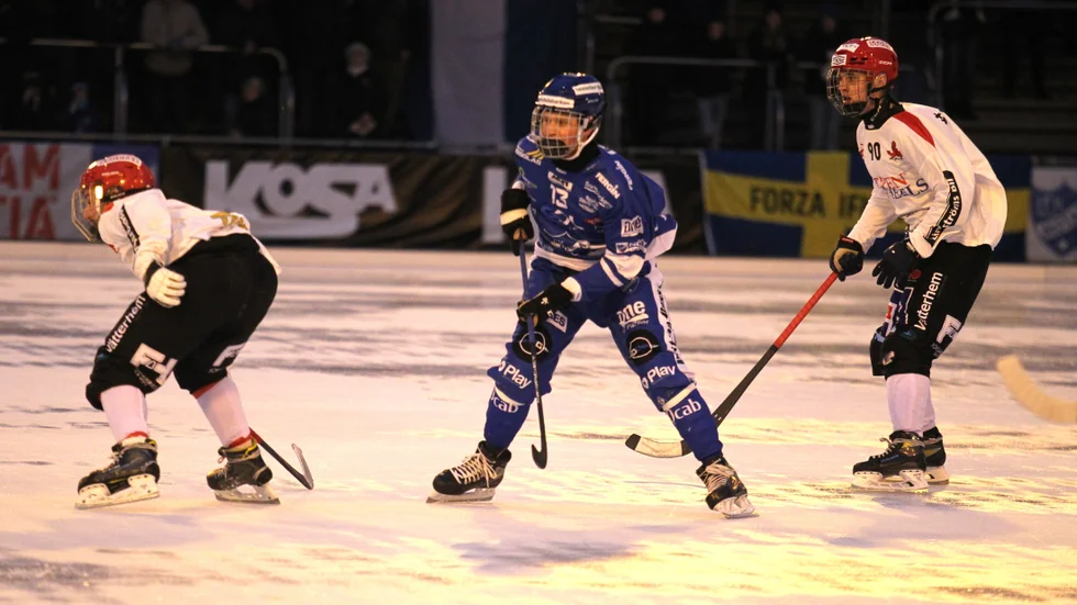 IFK Motalas nummer 13 Olle Lindgren på väg fram i annandagsmatchen mot Jönköping. 