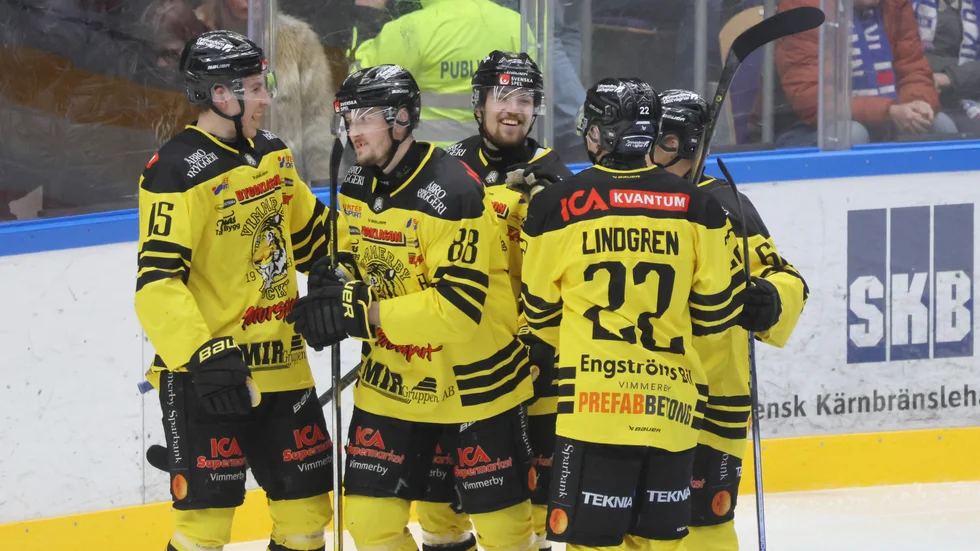 Jakob Heljemo var inne på båda Vimmerbys mål framåt och stack ut med sin formation där även Jesper Kokkonen och Martin Pärna ingår.