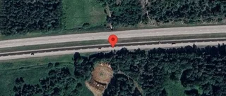 Stillastående personbil stör trafiken på E18