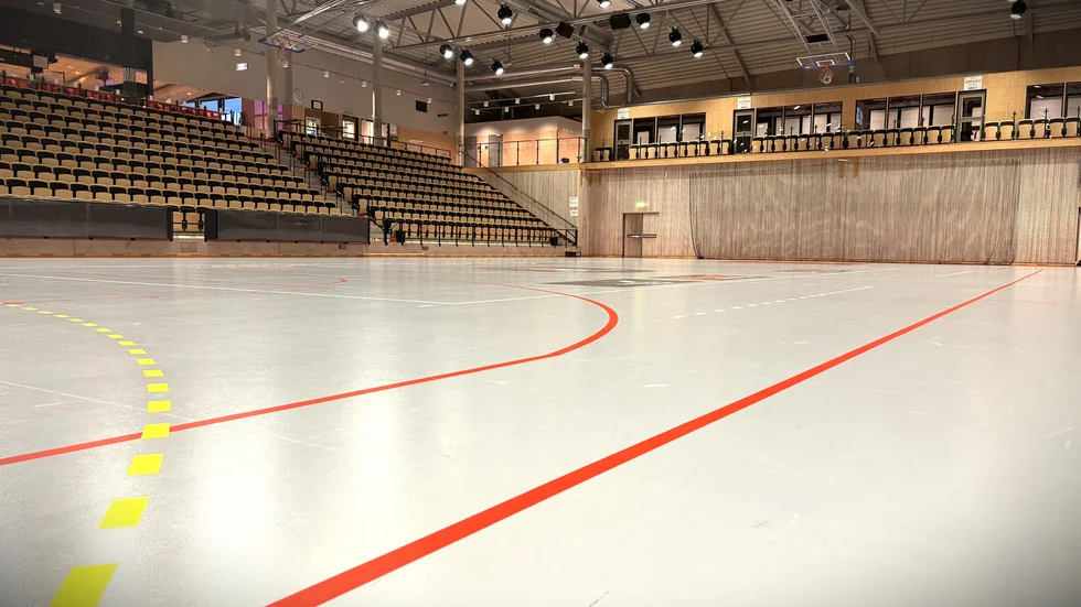 Golvet i Ica Maxi arena har fått kritik. 