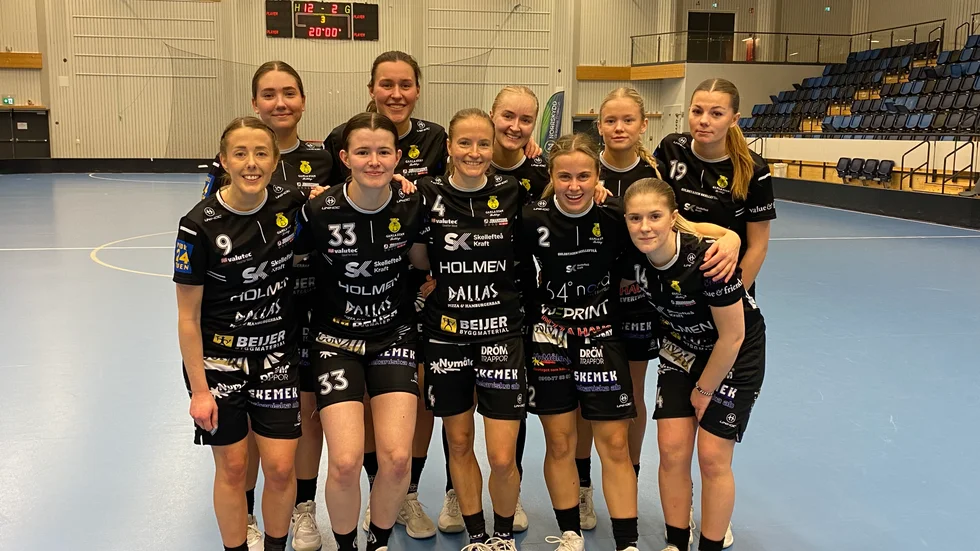 Gamla stans alla målskyttar i storsegern.
Övre raden från vänster: Ebba Svanborg, Tilda Johansson, Maja Gustavsson, Alice Söderlund, Linnea Kågström.
Nedre raden från vänster: Lisa Ellonen, Ella Bergström, Martine Wikberg, Meja Käller, Mimmi Lindström.