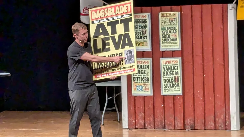 Skämten handlar bland annat om ”bonnigheten” i Finspång till villapriserna i Lindö. 