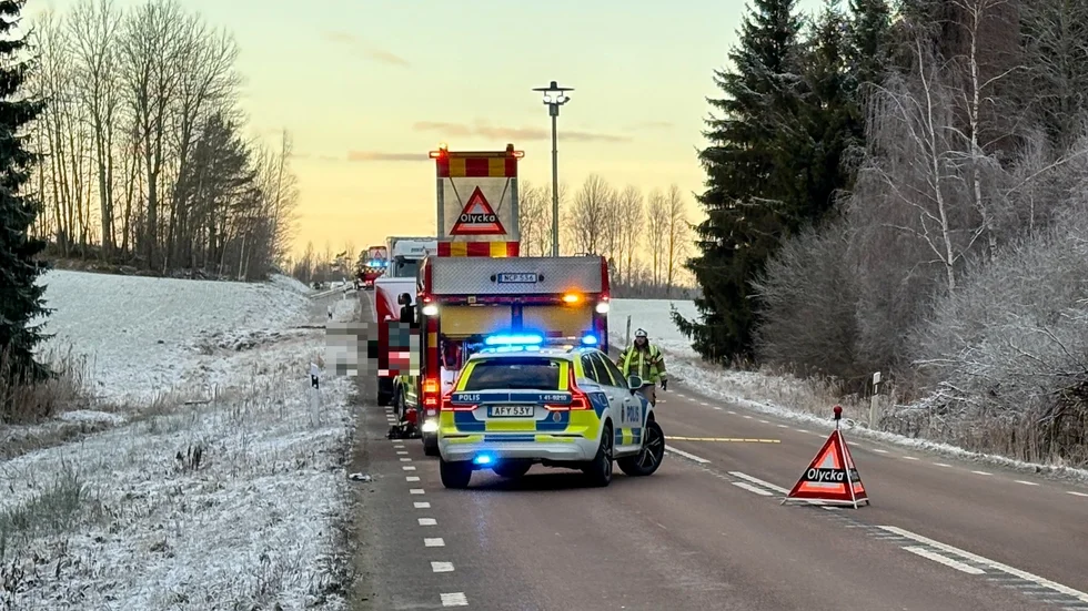 Vid 14-tiden kom larm om en trafikolycka på väg 52.