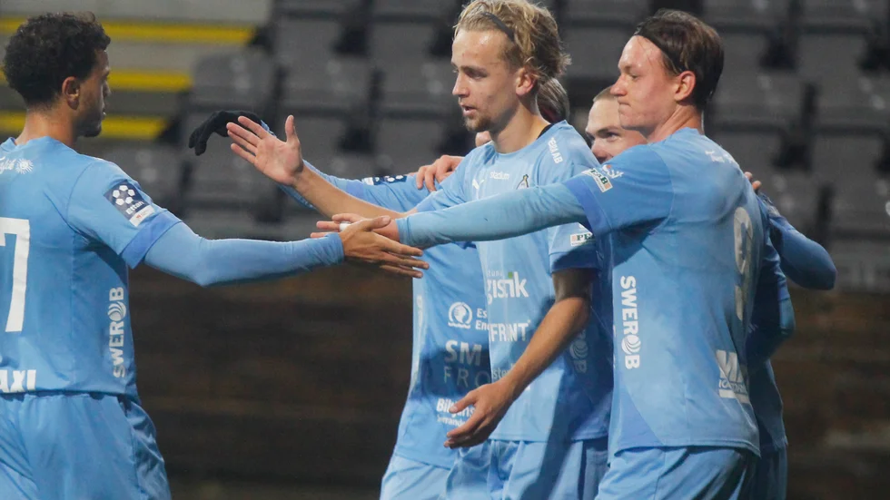 Leo Lif gjorde två av målen när AFC säkrade kontraktet i Örnsköldsvik. 
