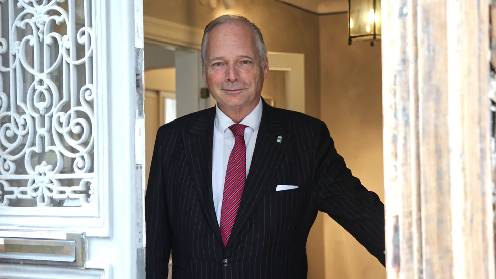 Anders Flanking fick först ett kortare förordnande, från 2019 till 2022, med tanke på pensionsåldern. Men detta förlängdes senare till slutet av 2024. Därmed blev det nästan en ordinarie landshövdingeperiod, som oftast är på sex år.