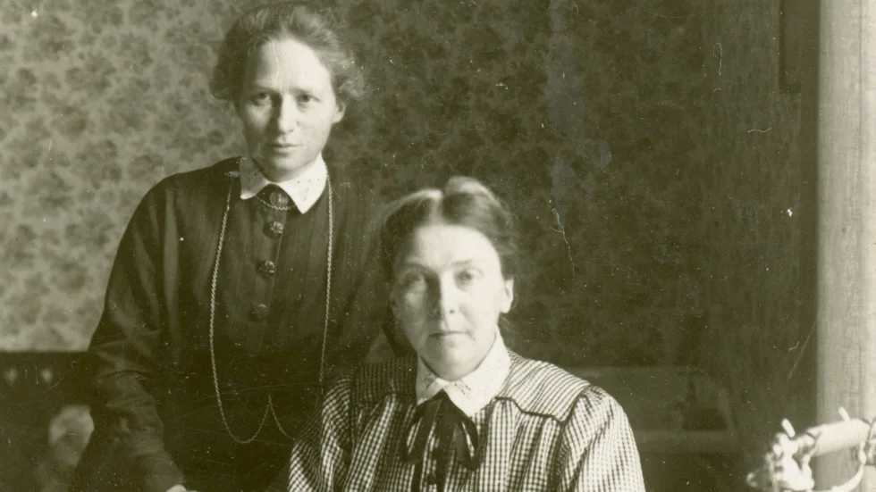Maria och Ellen Moberg år 1916.  Ur Fröbelföreningen i Norrköpings arkiv, Norrköpings stadsarkiv.