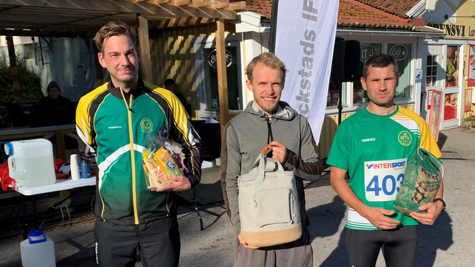Prispallen för herrar på Tour de run, från vänster: Per Larsson, Albin Lander och Alvydas Urniezius.
