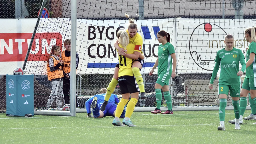 Lötens IP är en av de fotbollsplaner i Uppsala som kommunen röjer vardagar och helger året om.