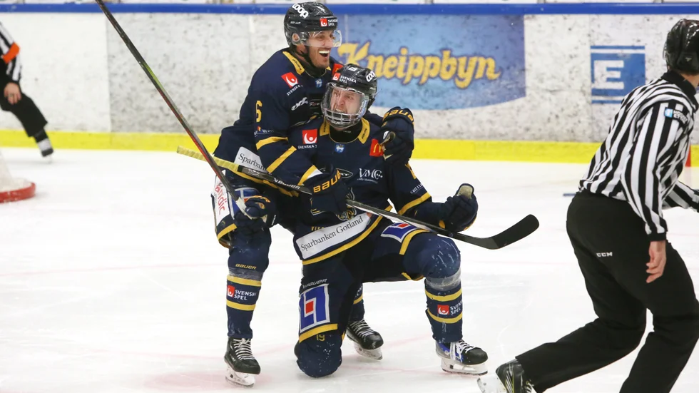 Hampus Engman jublar efter ett av sina mål mot Borås.