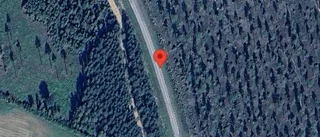 Olja på vägen stör trafiken på väg 56