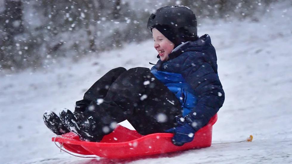 Pulkaåkning är en möjlig aktivitet under sportlovet, även om snötäcket inte kommer att vara särskilt tjockt.