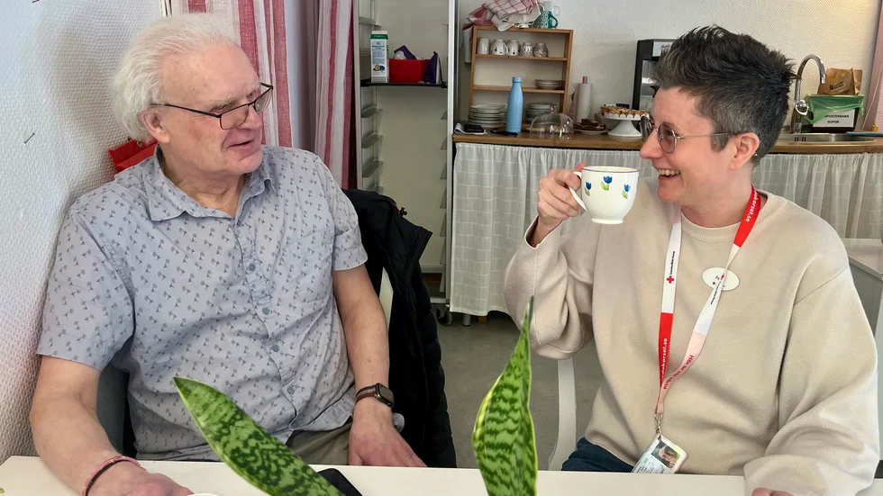 "Öppen onsdag har betytt jättemycket för mig", säger Kjell Solback, här i glatt samspråk med Petra Mangold.