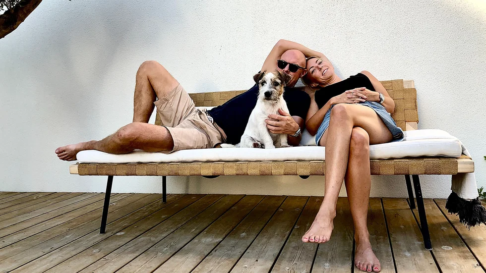 Familjen Henriksson består av Daniel, Frida och Frans. Här njuter de av tillvaron hemma i Estoril utanför Lissabon. "Mitt i vintern får du inte så mycket gratis hemma i Norrbotten", säger Daniel.