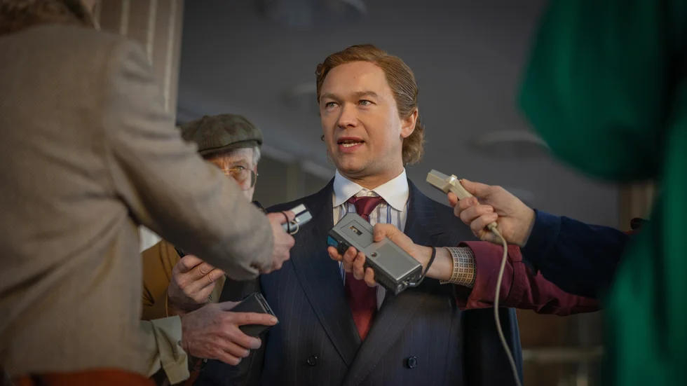Jakob Oftebro som den svenske finansmannen Jan Stenbeck ur tv-serien "Stenbeck", som visas på SVT våren 2025. Pressbild.