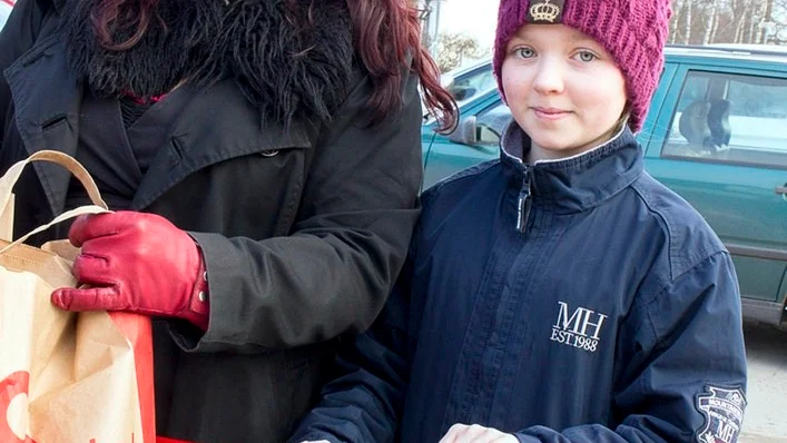 Camilla och Celine Granetin i Vingåker, på väg hem till Läppe.