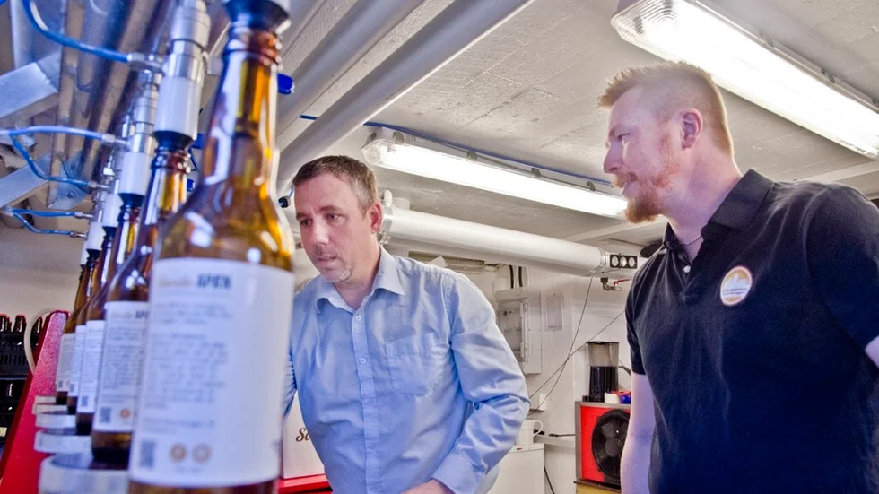 Mats Johansson och Daniel Rosin tror inte att de som har problem med alkohol är ute efter smakrik som ligger några prisklasser över det billigaste på Systembolaget.