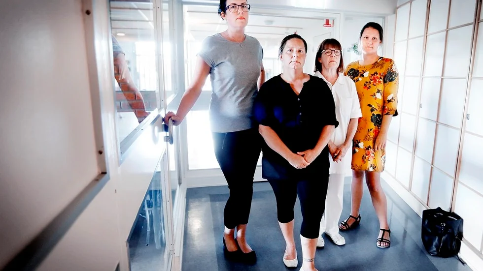 Anna Zetterling, Maria Andersen, Pirjo Strandberg och Emma Berggren är fyra ur personalen på lättvårdsavdelningen Althea på Mälarsjukhuset. Enligt personalen som närvarade vid intervjun är samtliga anställda är oroliga inför flytten.