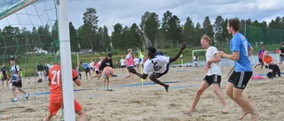 Cykelsparksförsök och tröjsprejning – Skellefteå Beach Soccer har dragit igång