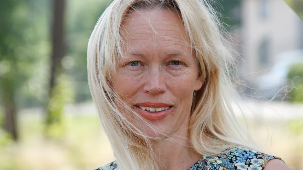 Åsa Cederqvists permanenta konstverk "Gränslandet" invigs i folkparken i Heby på fredag. Konstverket är ett samarbete mellan Statens konstråd och riksorganisationen Folkets hus och parker.