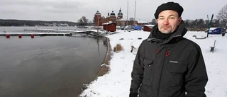 Han guidar till Mälarens pärlor