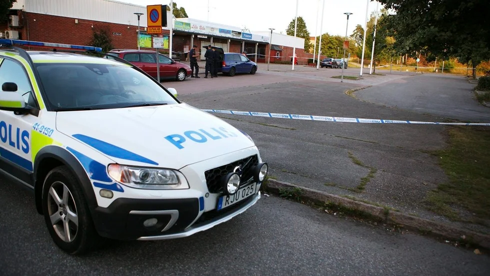 Polisen larmades till Skiftinge centrum på tisdagskvällen efter uppgifter om skottlossning på platsen.