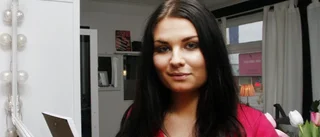 Hon naglar sig fast trots konkurrensen