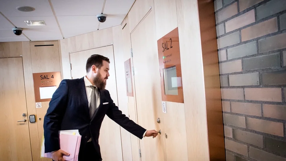 Åklagare Mathias Johansson begärde pistolmannen häktad.