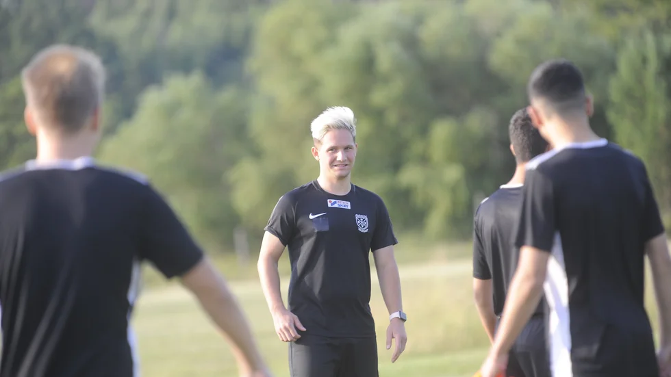 Mirza Tule, senast i Värmbol, är nu helt klar för TVSK och kan göra debut i tisdagens träningsmatch.