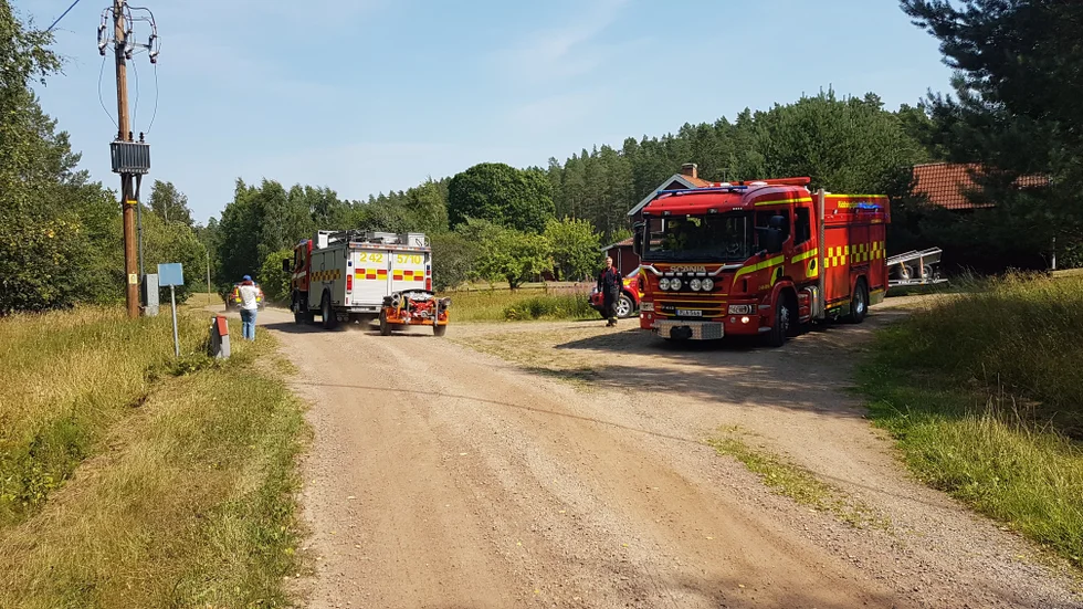 Räddningstjänsten hade initialt problem att lokalisera branden, men hittade rätt efter en stund.