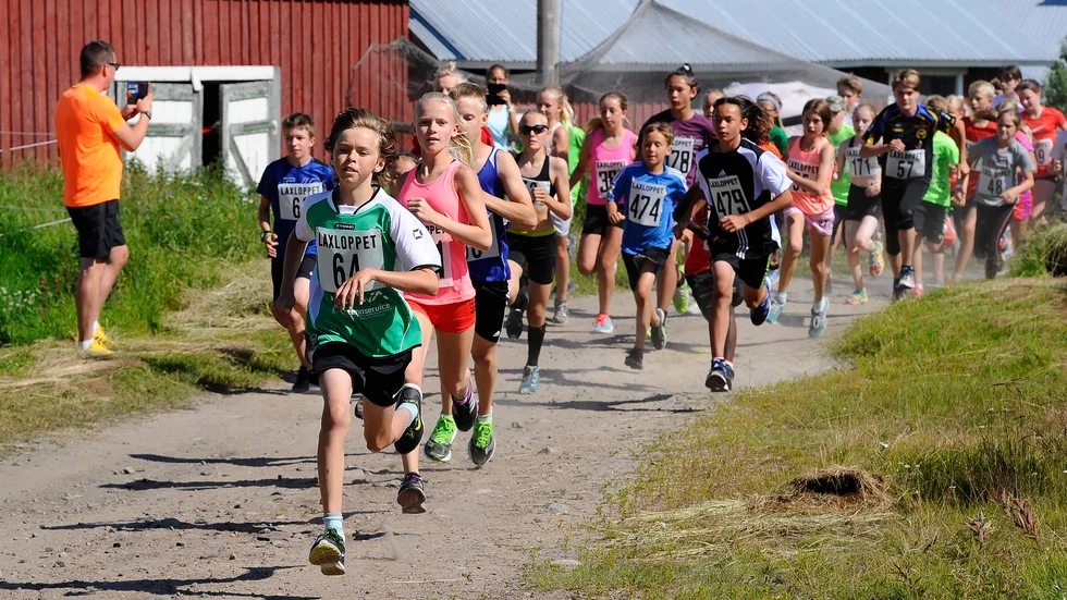 Laxloppet innehåller sträckor för de flesta åldrarna. Nu på lördag fyller folkfesten 30 år.