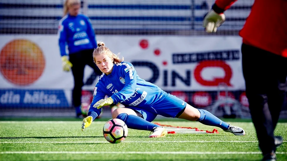 Med en hel försäsong bakom sig är Unitedmålvakten Britta Elsert Gynning redo att ta upp kampen om målvaktströjan.