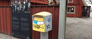 Den här brevlådan i Eskilstuna har inte tömts – på minst en vecka