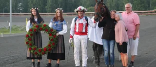 Nära ett par hemmaskrällar, men gästerna sopade rent under Midsommartravet: "Bara frågan hur mycket han skulle vinna med"