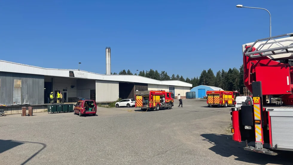 På tisdagen började det brinna i ventilationen på Kåge Tunnbröd i Bureå.