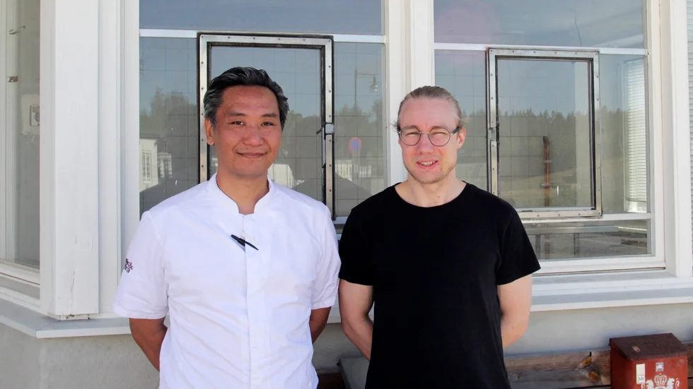 Axel Johnsson och Oliver Axén driver idag restaurangerna 500 grader och Bruksrestaurangen i Hälleforsnäs. I sommar utökar de verksamheten med en liten kiosk i samma område.