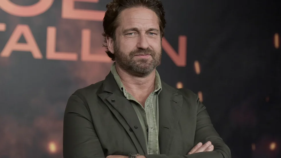 Gerard Butler fortsätter att exponeras i filmer med enformiga och taffliga manus, enligt Folkbladets recensent.