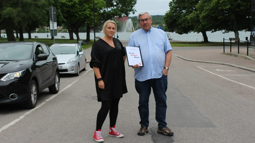 "Det är tydligt att vi börjar få segregerade områden. Dynudden och Charlottenborg, till exempel", säger Rebecca Roxvret (V) som tillsammans med Peter Karlberg (V) presenterar Vänsterpartiet Motalas nya budgetförslag "För ett jämlikare Motala".