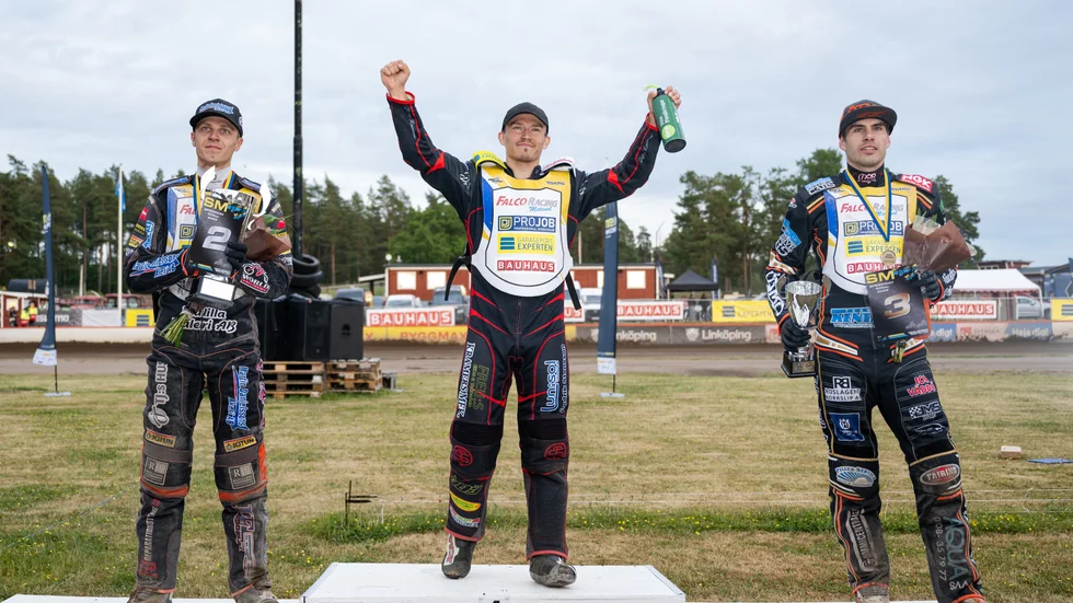  Oxelösundsbon Kim Nilsson (till höger) fick se sig besegrad av Jacob Thorsell och Oliver Berntzon i SM-finalen. Gripkaptenen får åka hem med en bronsmedalj runt halsen. 
