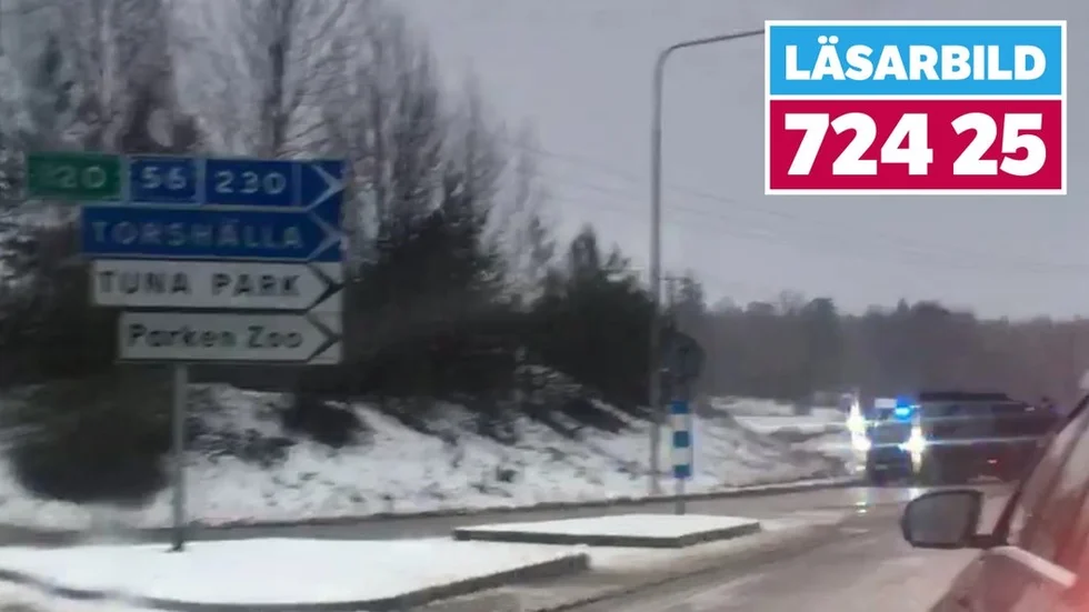Här, vid rondellen där Västerleden möter Gillbergaleden, tog det stopp. Två män greps och anhölls senare, misstänkta för människorov av en man som har kopplingar till Strängnäs.