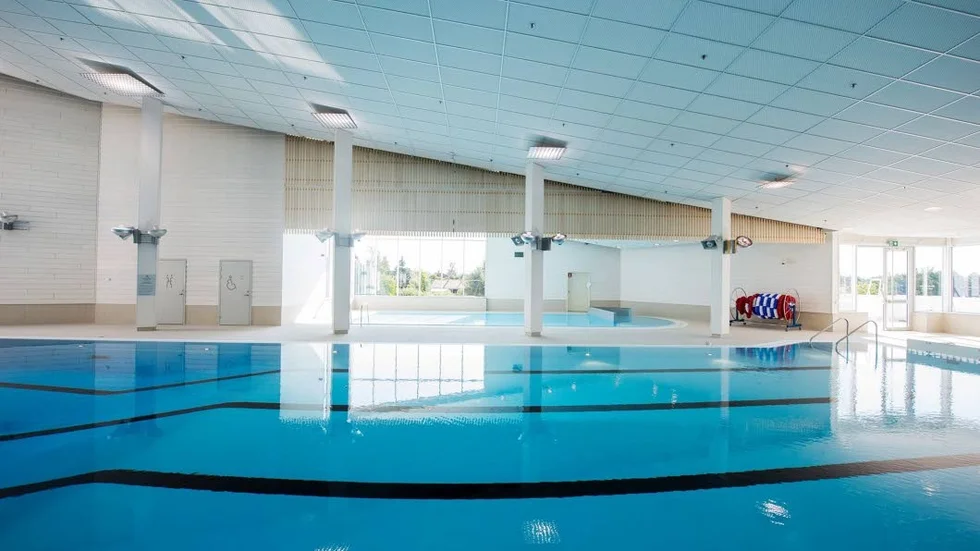 Safirens simhall tvingas stänga bassängerna under sommaren.