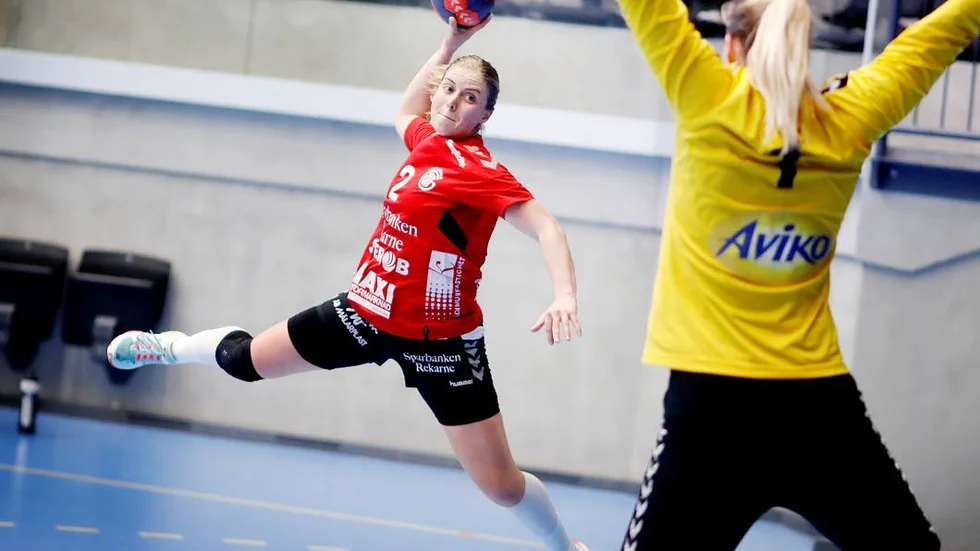 Vänstersexan Sofia Tenglin gör som skyttedrottningen Josefin Johansson   - lämnar Guif för spel i SHE-nykomlingen GT Söder.