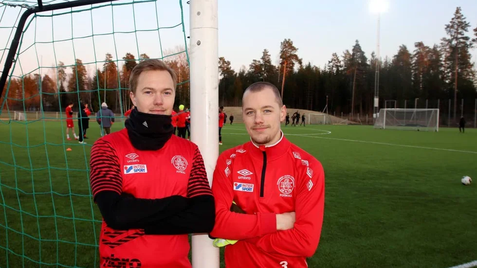 Nyförvärven från Värmbol respektive Vingåker, Anton Blomgren (till vänster) och Calle Isgren (till höger), ska hjälpa Katrineholms SK till att bli ett topplag i Sörmlandsfyran i år.