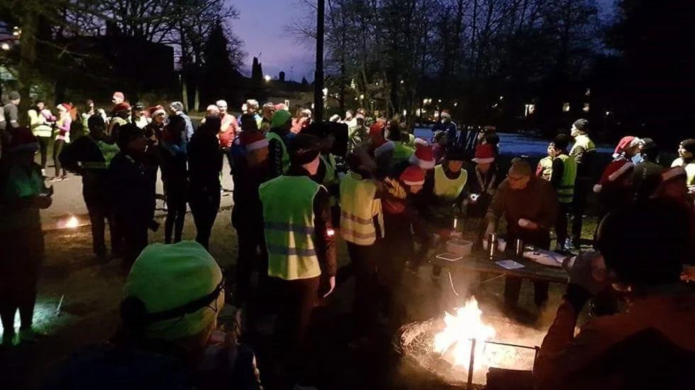 Juljoggen avslutades med glögg i Strömsparken.
