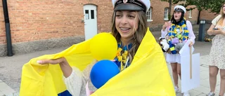 Soligt studentfirande på Thomasgymnasiet – nyblivna mamman Nadja Sörensen: "Känns jätteskönt"
