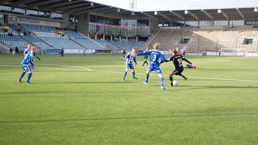 David Strömgren snurrar bort sin back på den ödsliga Östgötaporten, men det efterföljande avslutet blir tyvärr resultatlöst.