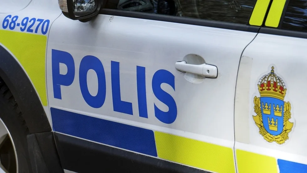 Ett inbrott i ett poolhus på Tosterön har kommit till polisens kännedom.
